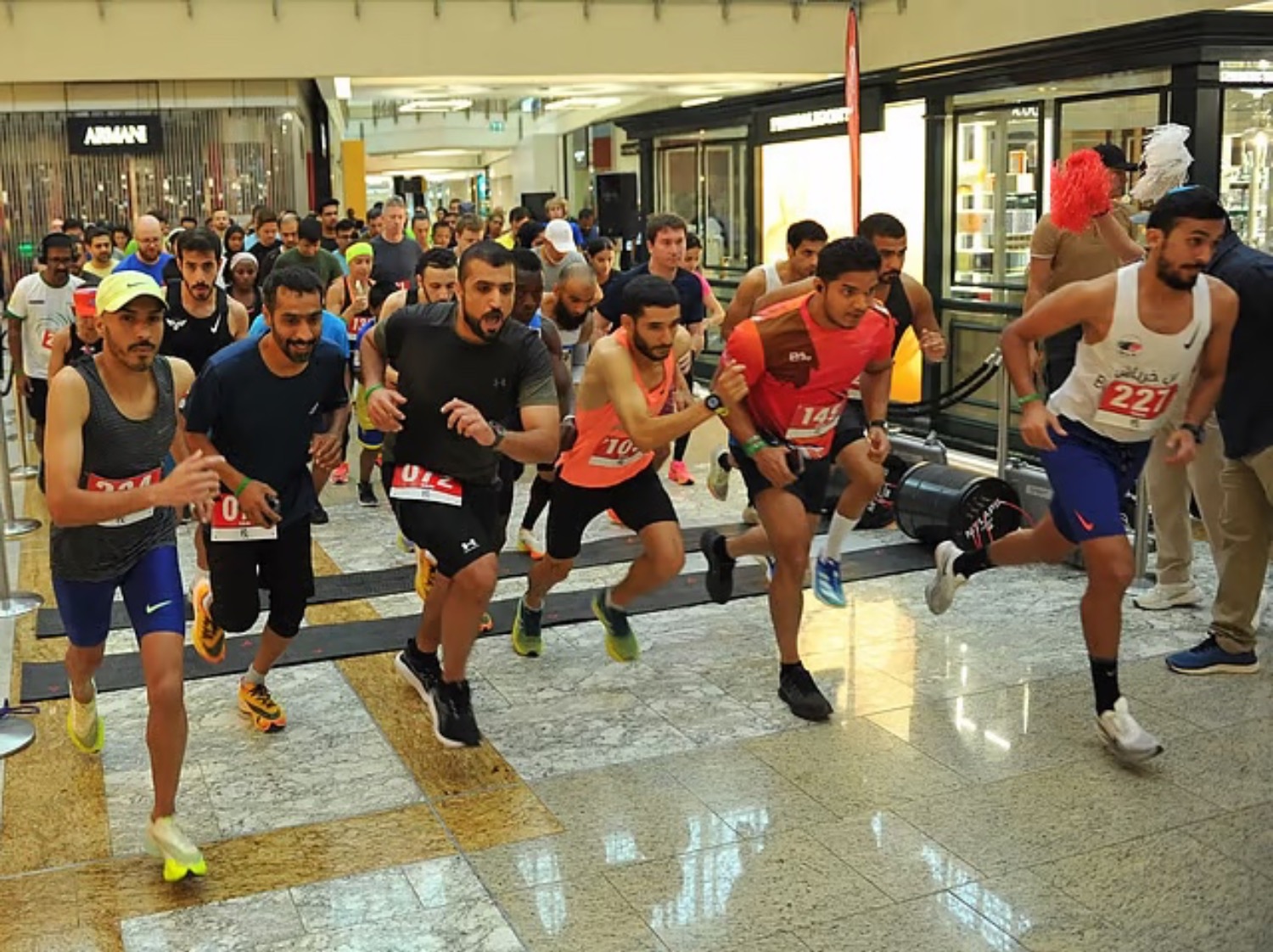 Mallathon Dubai: Sheikh Hamdan läuft durch Einkaufszentren | Die Geissens Real Estate | Luxus Immobilien mit Carmen und Robert Geiss – Die Geissens in Dubai