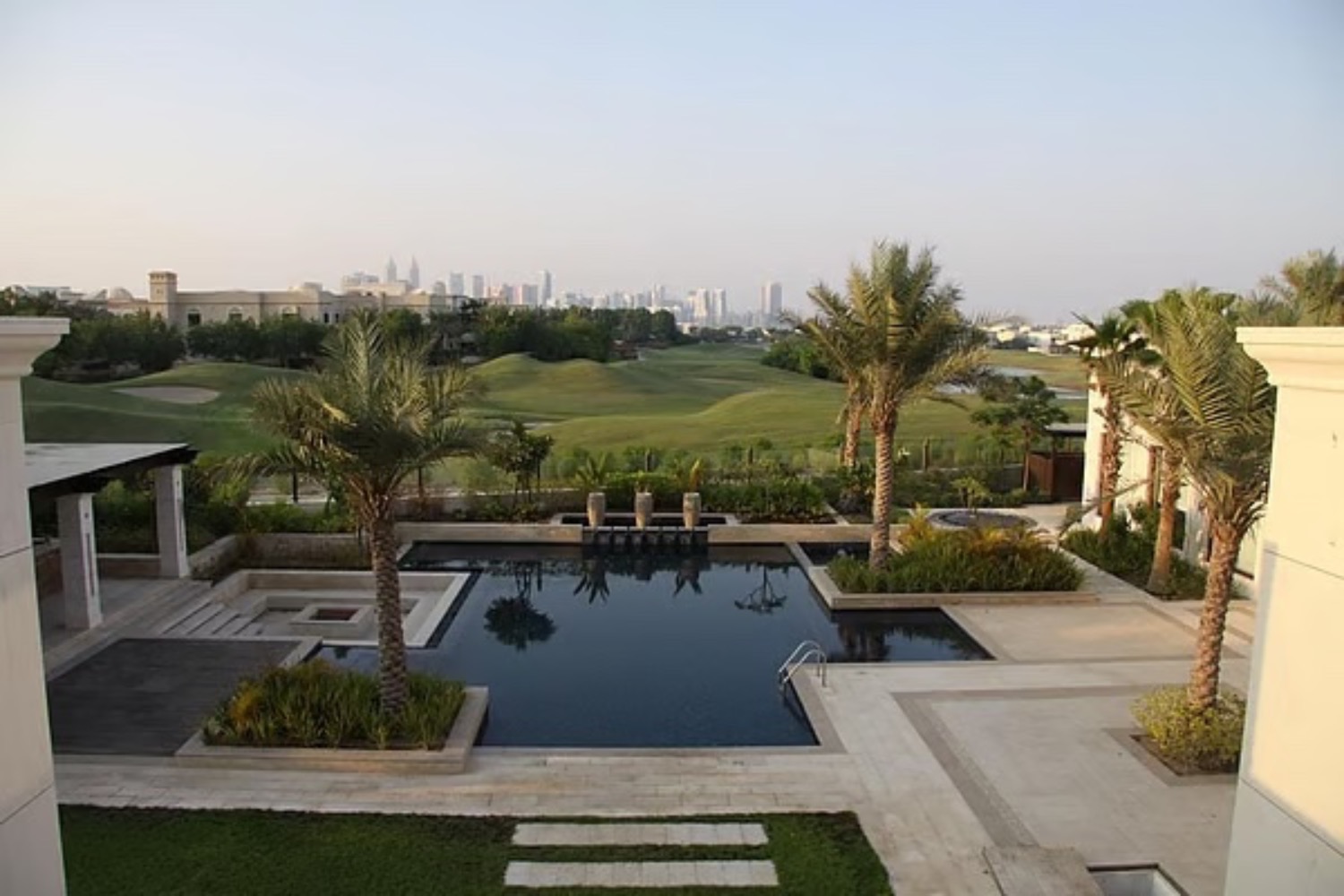 Rekordverkauf in Emirates Hills: Grundstück für 260 Millionen AED | Die Geissens Real Estate | Luxus Immobilien mit Carmen und Robert Geiss – Die Geissens in Dubai