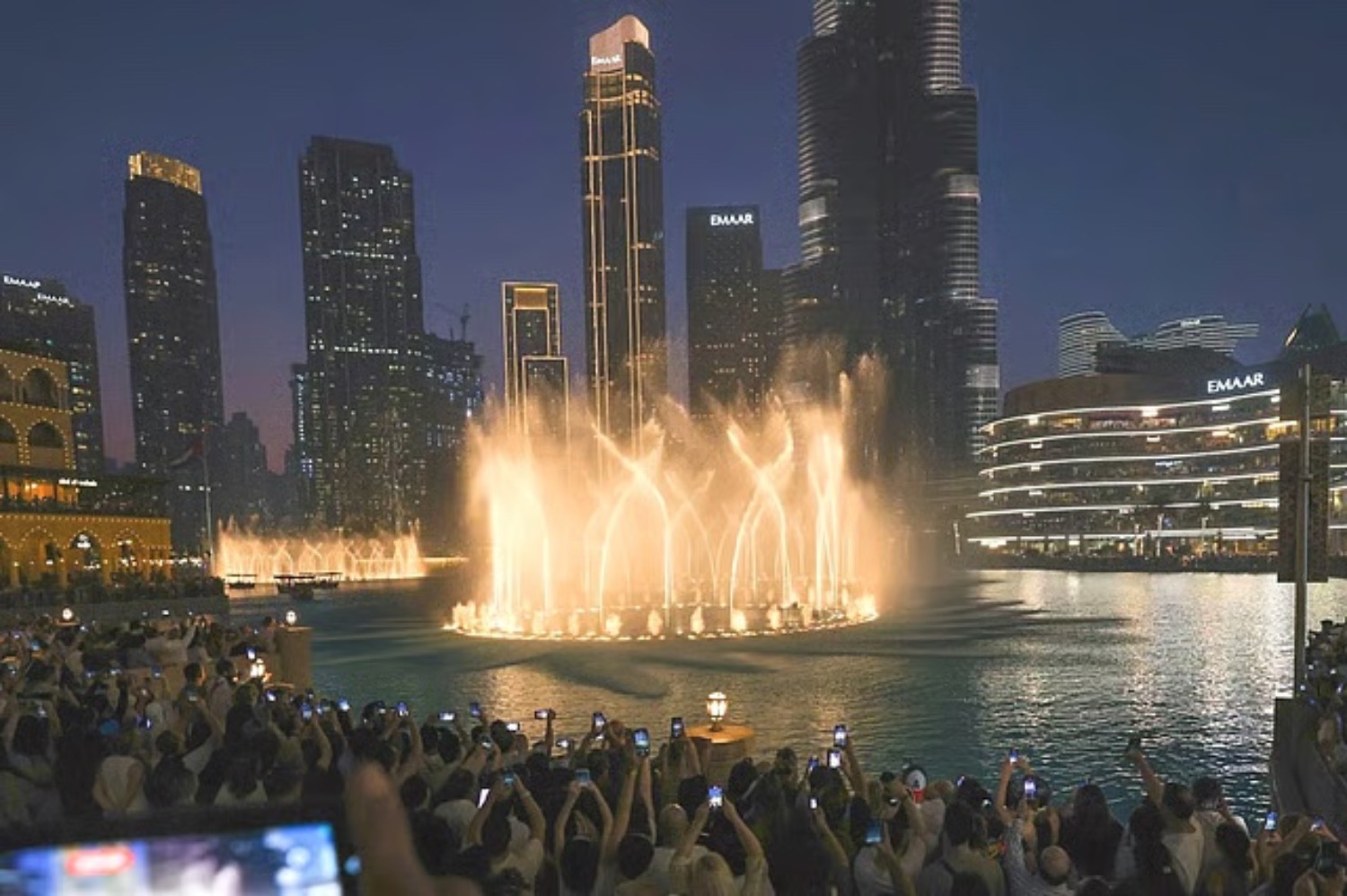 Dubai Fountain neu inszeniert: Wasser, Licht, Emotion | Die Geissens Real Estate | Luxus Immobilien mit Carmen und Robert Geiss – Die Geissens in Dubai