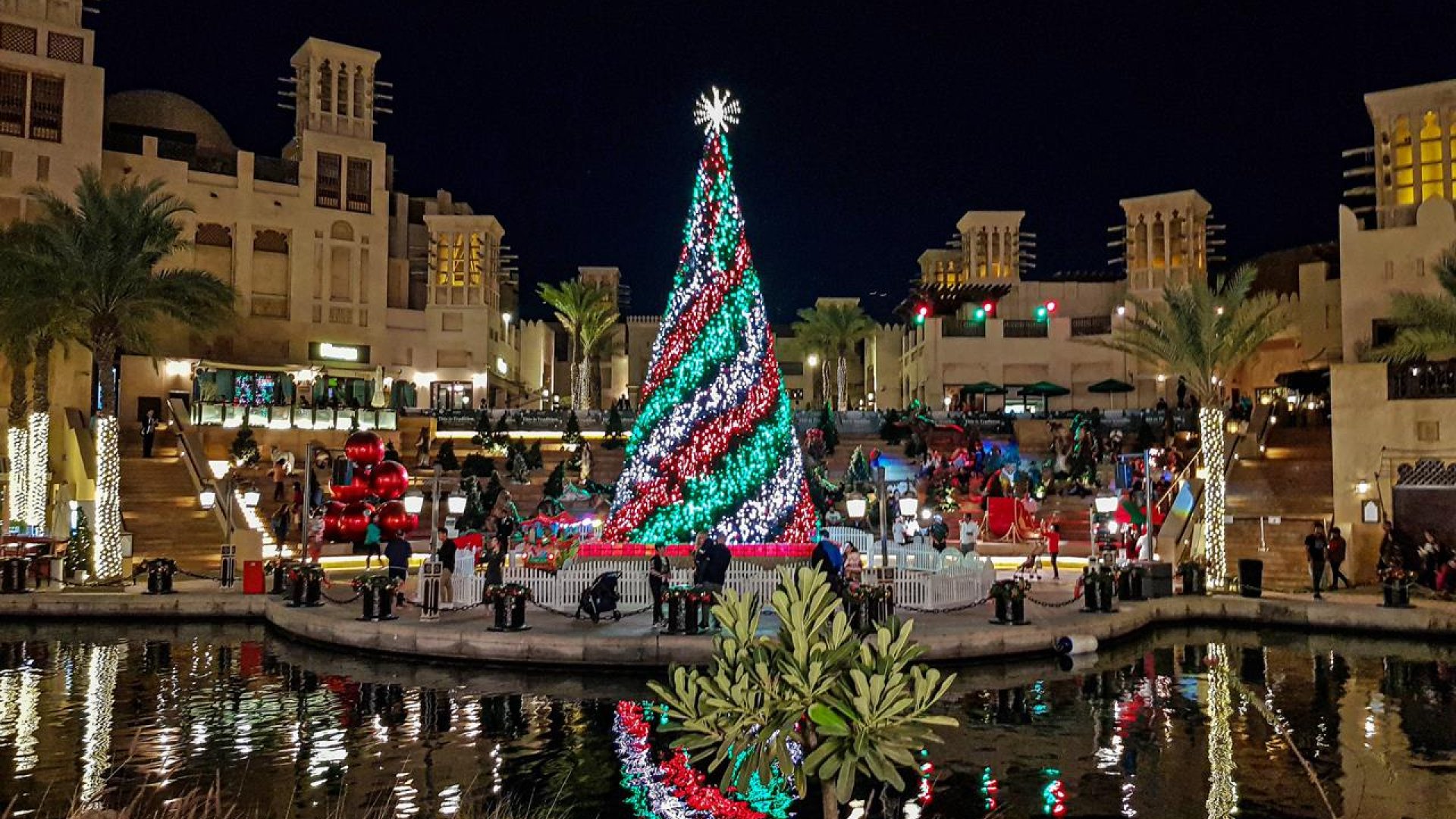 Dubais Wintermärkte: City Walk & Weihnachtsstimmung | Die Geissens Real Estate | Luxus Immobilien mit Carmen und Robert Geiss – Die Geissens in Dubai